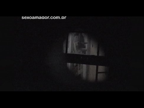 ❤️ Blondie wordt stiekem gefilmd door een voyeur uit de buurt, verstopt achter holle bakstenen ❤ Porno at us ❌️ ❌️❤