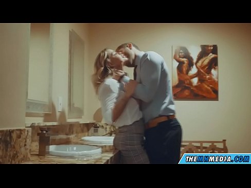 ❤️ Wanneer een rondborstige blondine je verleidt in een openbaar toilet ❤ Porno at us ❌️ ❌️❤